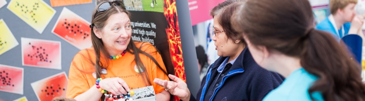 Banner YFoI women talking